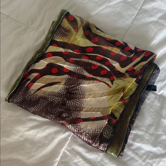 Caron Miller Silk & Olive Green Crushed Velvet Scarf - Picture 4 of 4